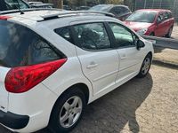 Gebraucht Peugeot 207 Filou 73 PS (53 kW) 2012 Weiß Kombi