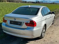 Gebraucht BMW 318 129 PS (94 kW) 2006 Silber Limousine