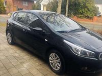 Używany Kia Ceed Attract 99 KM (72 kW) 2015 Czarny Hatchback