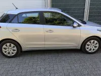 Gebraucht Hyundai i20 75 PS (55 kW) 2016 Silber/grau Limousine