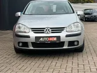 Second-hand VW Golf IV Trendline 75 CP (55 kW) 2004 Argintiu Berlinǎ
