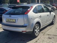 Gebraucht Ford Focus Trend 101 PS (74 kW) 2008 Silber Limousine