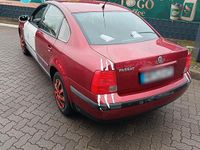 Gebraucht VW Passat 101 PS (74 kW) 1999 Rot Limousine