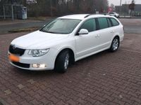 Gebraucht Skoda Superb 105 PS (77 kW) 2011 Weiß Kombi