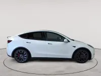 Gebraucht Tesla Model Y Performance 392 kW (534 PS) 2023 Pearl white multicoat SUV