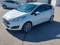 Gebraucht Ford Fiesta Trend 101 PS (74 kW) 2015 Weiß Kleinwagen