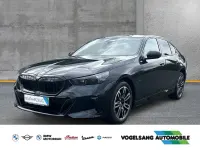 Neu BMW 550e M Sport 489 PS (359 kW) 2026 Schwarz Limousine