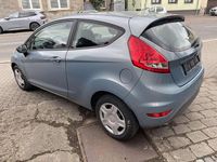 Gebraucht Ford Fiesta Ambiente 82 PS (60 kW) 2009 Blau Kleinwagen