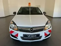 Używany Opel Astra Selection 90 KM (66 kW) 2010 Biały Kombi