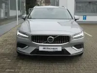 Gebraucht Volvo V60 Plus 335 PS (246 kW) 2023 735 silver dawn Kombi