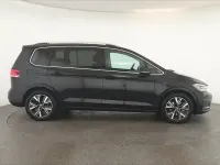 Gebraucht VW Touran Highline 150 PS (110 kW) 2025 Deep black perleffekt Van / Kleinbus