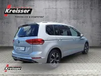 Gebraucht VW Touran Highline 150 PS (110 kW) 2022 Silber Van / Kleinbus
