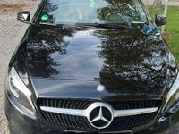 Gebraucht Mercedes A180 122 PS (89 kW) 2016 Schwarz Kleinwagen