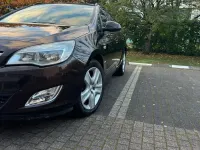 Gebraucht Opel Astra Sport 106 PS (77 kW) 2012 Braun Kombi
