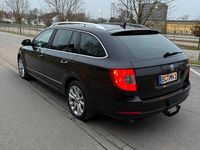 Gebraucht Skoda Superb 170 PS (125 kW) 2012 Schwarz Kombi