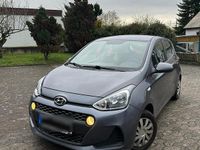 Gebraucht Hyundai i10 Passion 67 PS (49 kW) 2018 Grau Kleinwagen