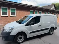 Gebraucht Peugeot Partner 99 PS (72 kW) 2018 Weiß Van / Kleinbus