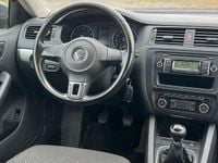 Gebraucht VW Jetta 105 PS (77 kW) 2011 Grau Limousine