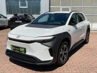 Gebraucht Toyota bZ4X Basis 150 kW (204 PS) 2023 Platinum white pearl mc. SUV