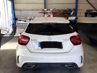 Gebraucht Mercedes 220 184 PS (135 kW) 2016 Weiß Kleinwagen