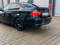 Gebraucht BMW 325 218 PS (160 kW) 2009 Schwarz Limousine