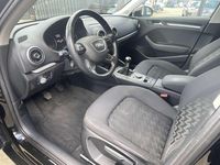 Gebraucht Audi A3 Attraction 110 PS (80 kW) 2015 Mythosschwarz metallic Limousine