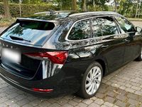 Second-hand Skoda Octavia Style 150 CP (110 kW) 2021 Negru Break