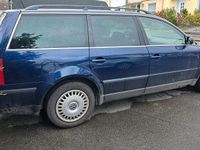 Gebraucht VW Passat Basis 131 PS (96 kW) 2001 Blau Kombi