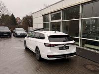 Gebraucht VW Passat Elegance 150 PS (110 kW) 2024 Weiß Kombi