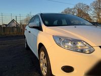 Gebraucht Ford Focus 101 PS (74 kW) 2014 Weiß Kombi