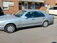 Gebraucht Mercedes E240 Elegance 170 PS (125 kW) 1999 Silber Limousine
