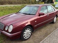 Gebraucht Mercedes E280 204 PS (150 kW) 1999 Rot Limousine