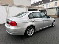 Gebraucht BMW 320 177 PS (130 kW) 2009 Silber Limousine