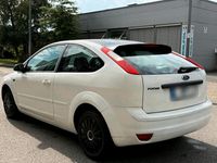 Gebraucht Ford Focus 101 PS (74 kW) 2007 Weiß Kleinwagen