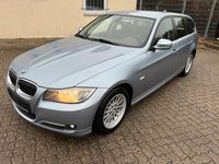 Gebraucht BMW 320 182 PS (133 kW) 2010 Blau Kombi