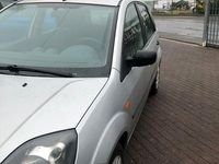 Gebraucht Ford Fiesta Ambiente 60 PS (44 kW) 2007 Silber Kleinwagen