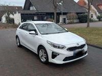 Usado Kia Ceed Vision 140 HP (102 kW) 2019 Branco Citadino