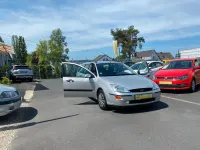 Gebraucht Ford Focus 101 PS (74 kW) 2000 Grau Limousine