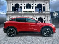 Neu Alfa Romeo Junior Ti 114 kW (156 PS) 2026 Rosso brera, metallic 3schich SUV