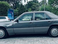 Gebraucht Mercedes E230 132 PS (97 kW) 1992 Grau Limousine