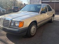 Gebraucht Mercedes E230 132 PS (97 kW) 1987 Silber Limousine