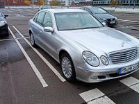Gebraucht Mercedes E220 150 PS (110 kW) 2002 Silber Limousine