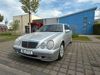 Usata Mercedes E320 Elegance 197 CV (144 kW) 2000 Argento Berlina