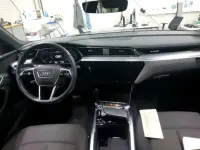 Gebraucht Audi e-tron Advanced Plus 300 kW (408 PS) 2023 Manhattangrau metallic (metallic) SUV