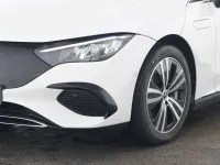 Gebraucht Mercedes EQE300 Advanced 180 kW (245 PS) 2025 Unilack polarweiß Limousine