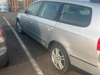 Second-hand VW Passat 140 CP (102 kW) 2011 Argintiu Hatchback