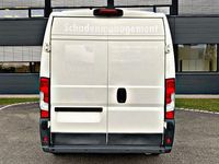 Gebraucht Peugeot Boxer 131 PS (96 kW) 2018 Weiß Van