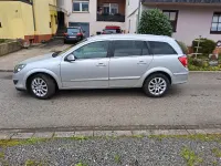 Gebraucht Opel Astra Selection 116 PS (85 kW) 2009 Argon silber/ice silver (m2) Kombi