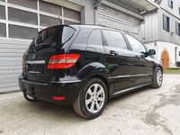 Używany Mercedes B200 140 KM (102 kW) 2011 Czarny Minivan