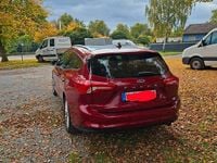 Gebraucht Ford Focus Titanium 120 PS (88 kW) 2019 Rot Kombi